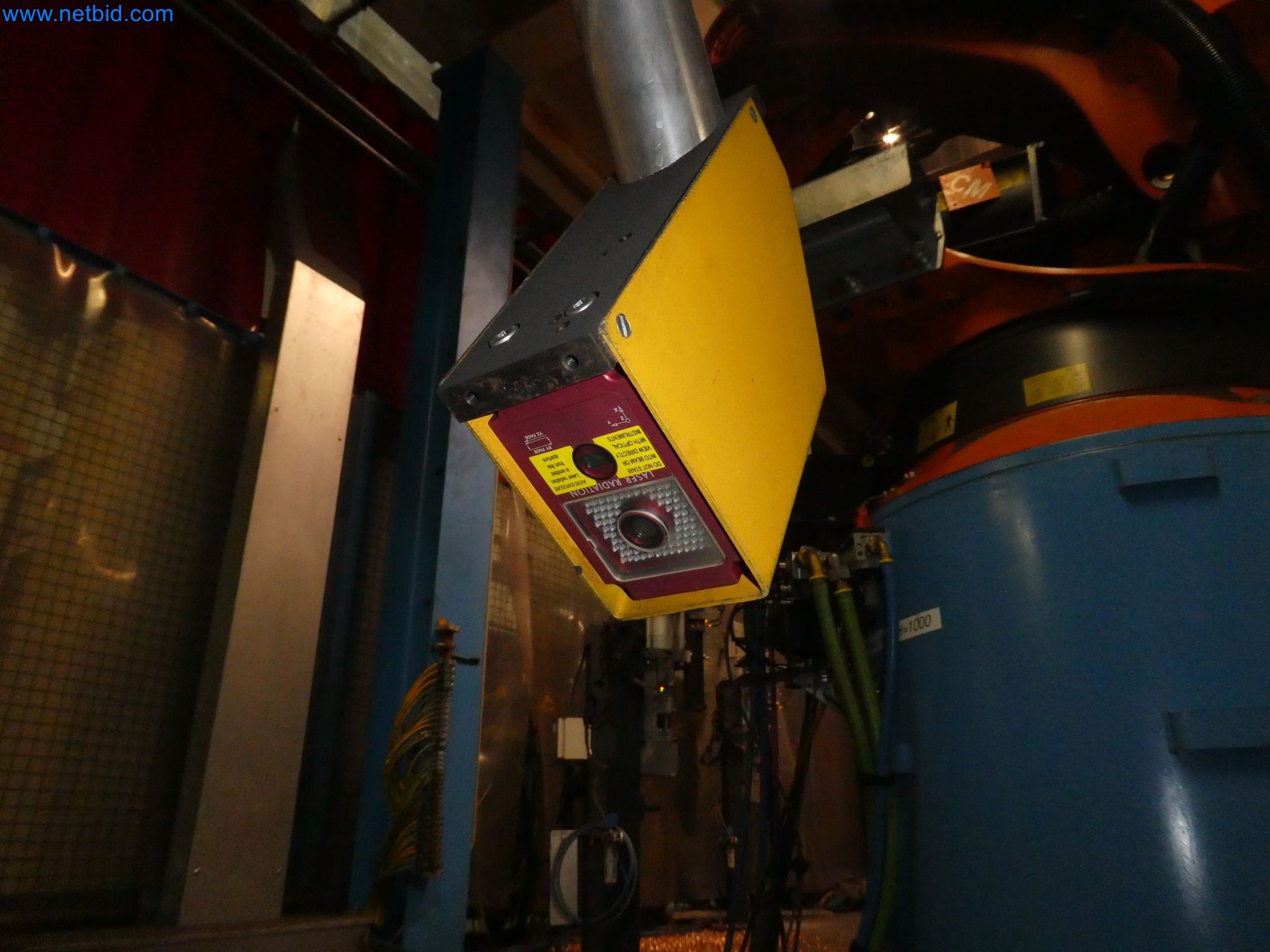 Robots, equipos de soldadura y accesorios de montaje de la industria del automóvil-1