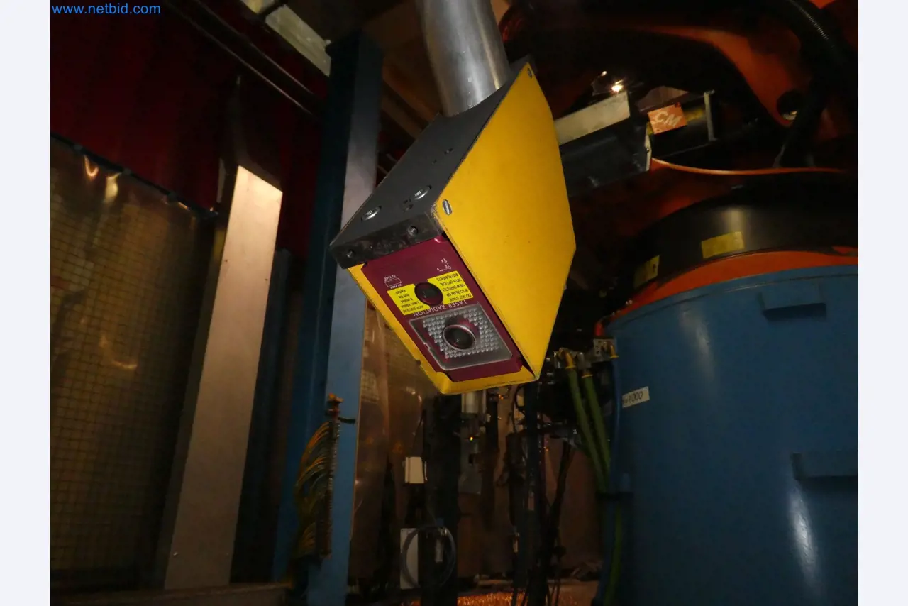 Robots, equipos de soldadura y accesorios de montaje de la industria del automóvil-1