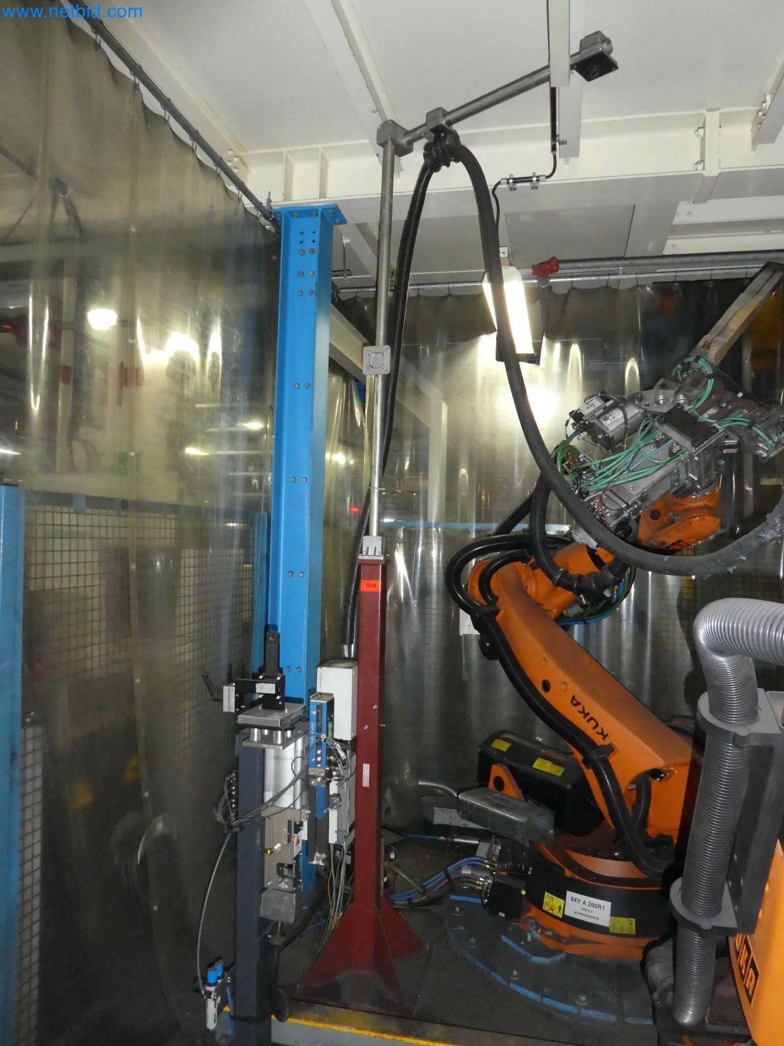 Robots, equipos de soldadura y accesorios de montaje de la industria del automóvil-2