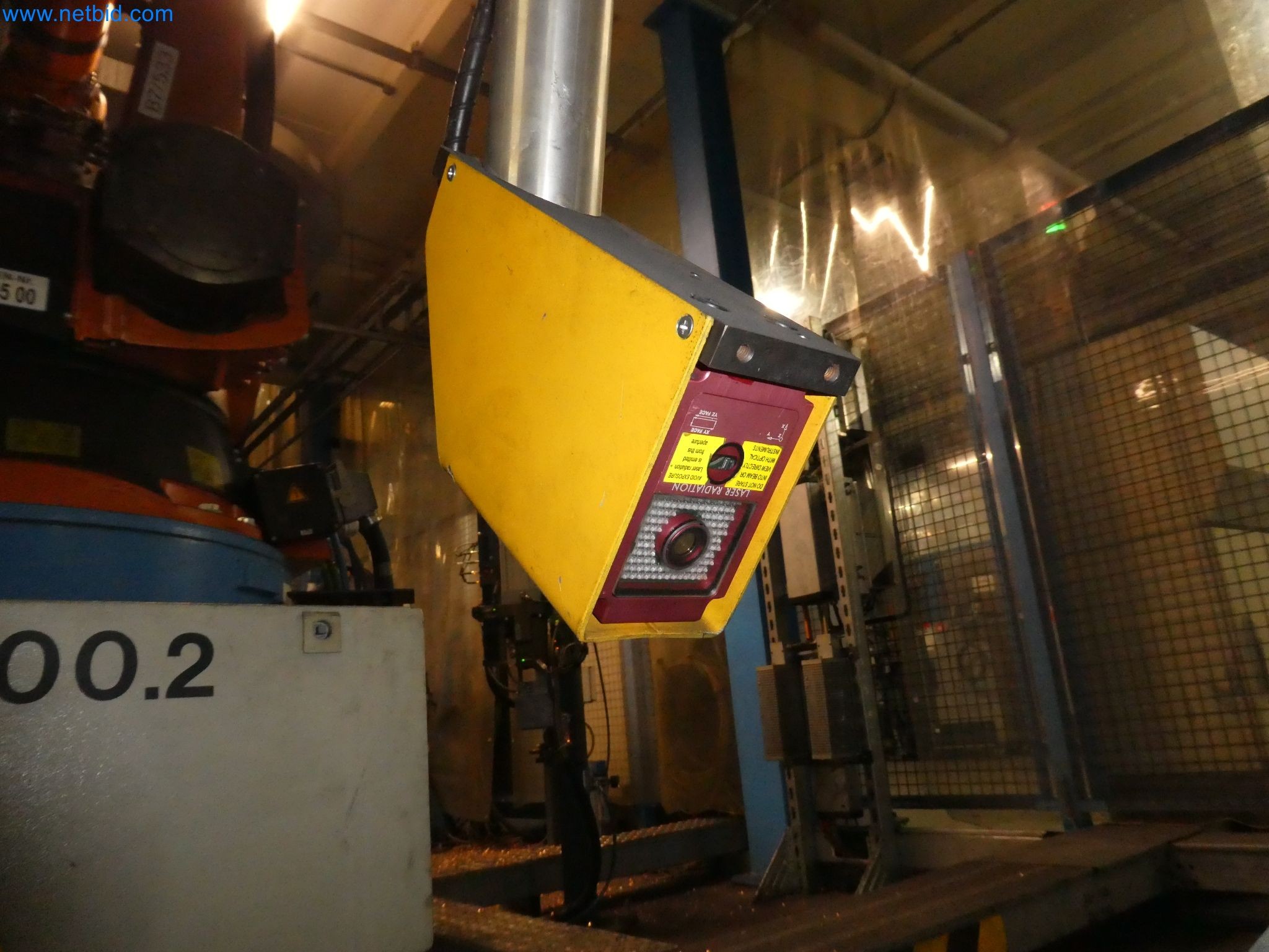 Robots, equipos de soldadura y accesorios de montaje de la industria del automóvil-4