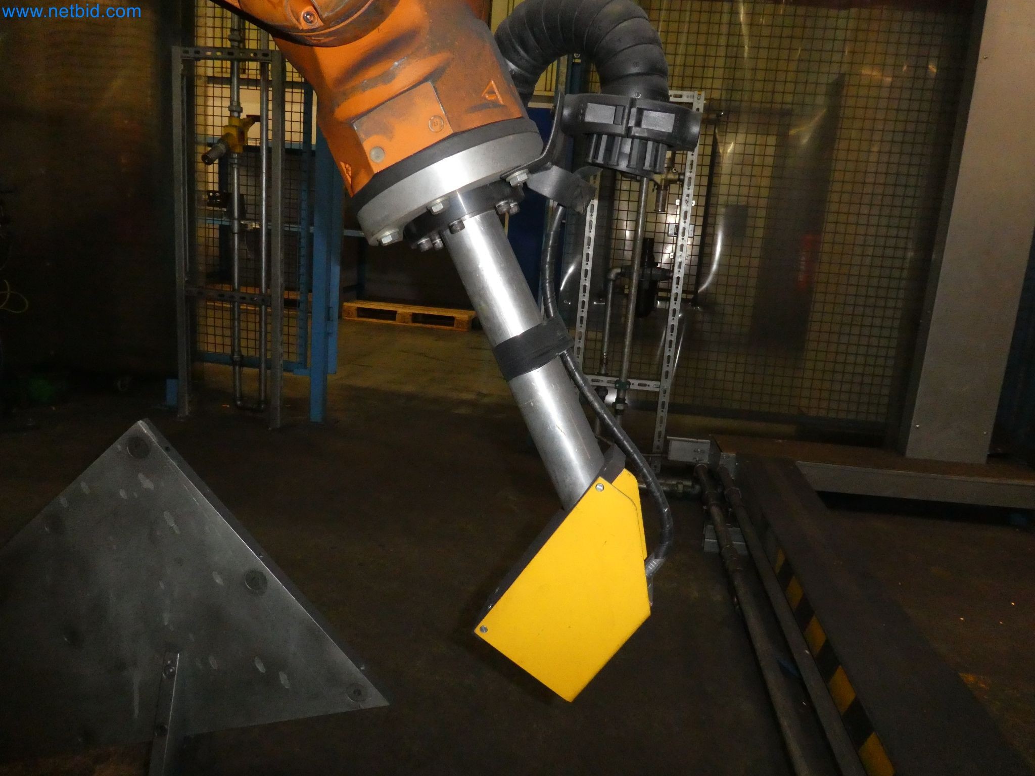 Robots, equipos de soldadura y accesorios de montaje de la industria del automóvil-6