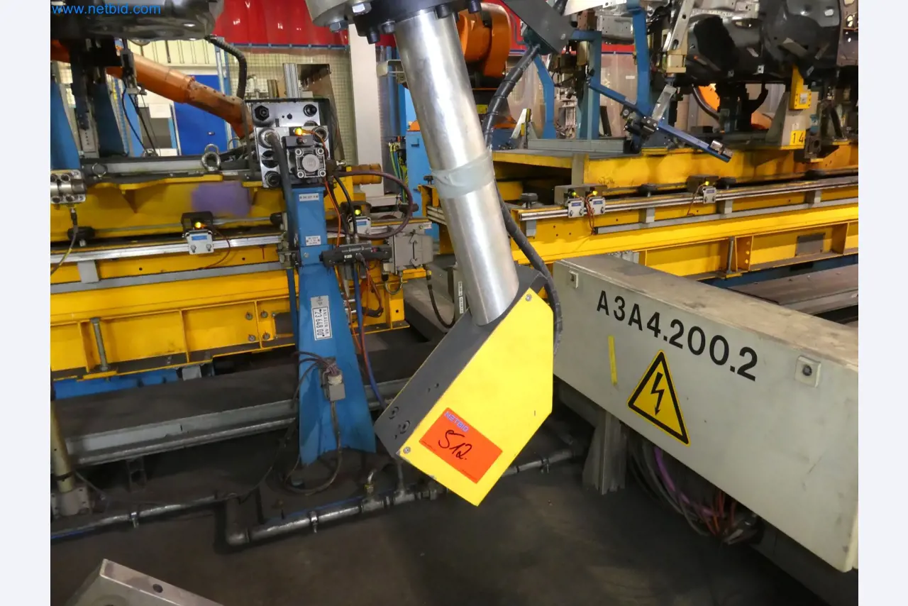 Robots, equipos de soldadura y accesorios de montaje de la industria del automóvil-7