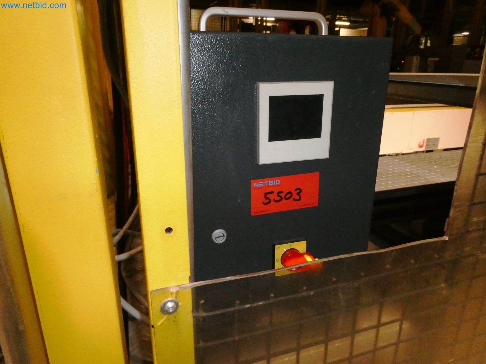 Robots, equipos de soldadura y accesorios de montaje de la industria del automóvil-1