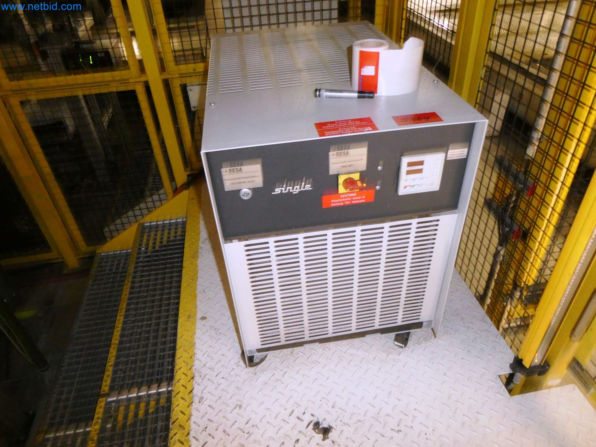 Robots, equipos de soldadura y accesorios de montaje de la industria del automóvil-1