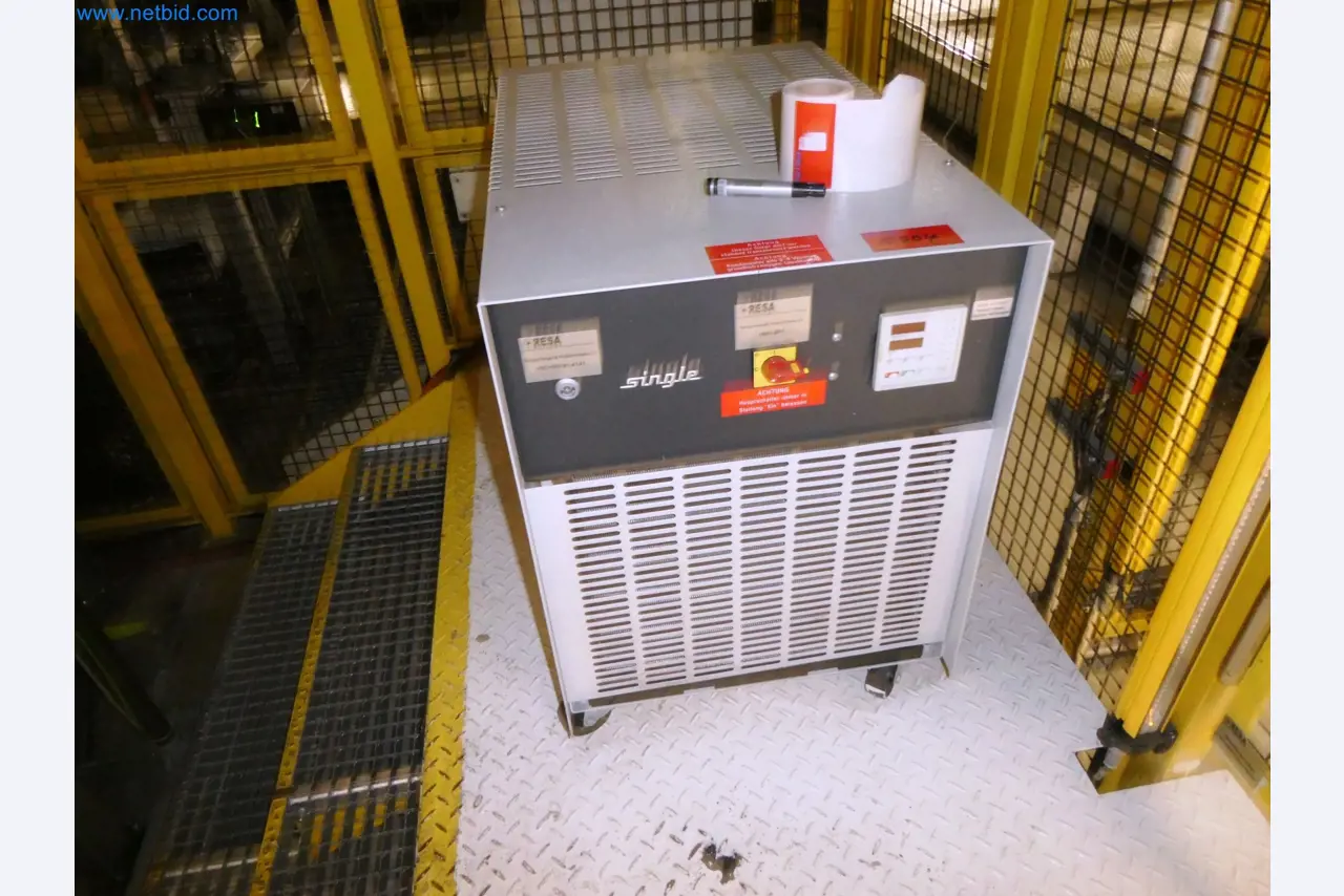 Robots, equipos de soldadura y accesorios de montaje de la industria del automóvil-1