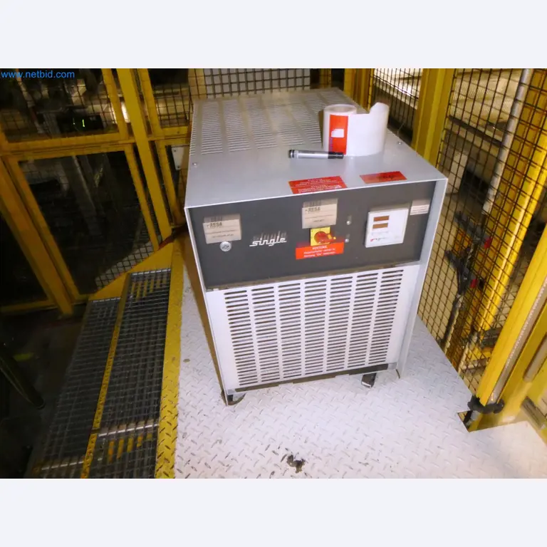 Robots, equipos de soldadura y accesorios de montaje de la industria del automóvil-1