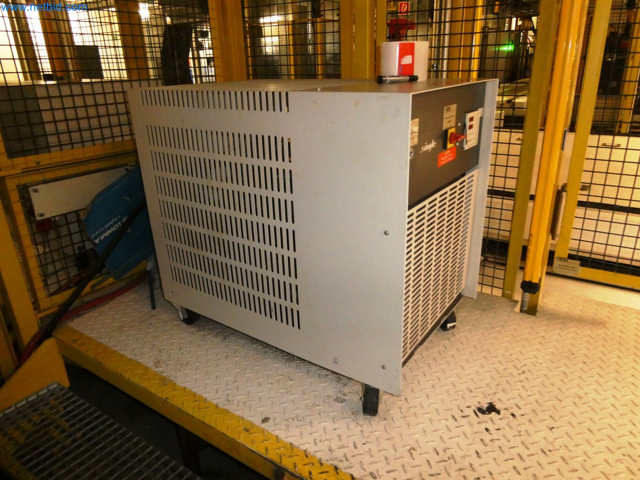 Robots, equipos de soldadura y accesorios de montaje de la industria del automóvil-2