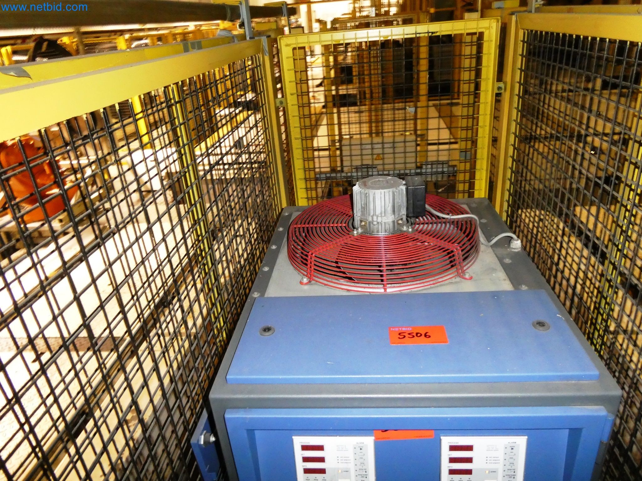 Robots, equipos de soldadura y accesorios de montaje de la industria del automóvil-1