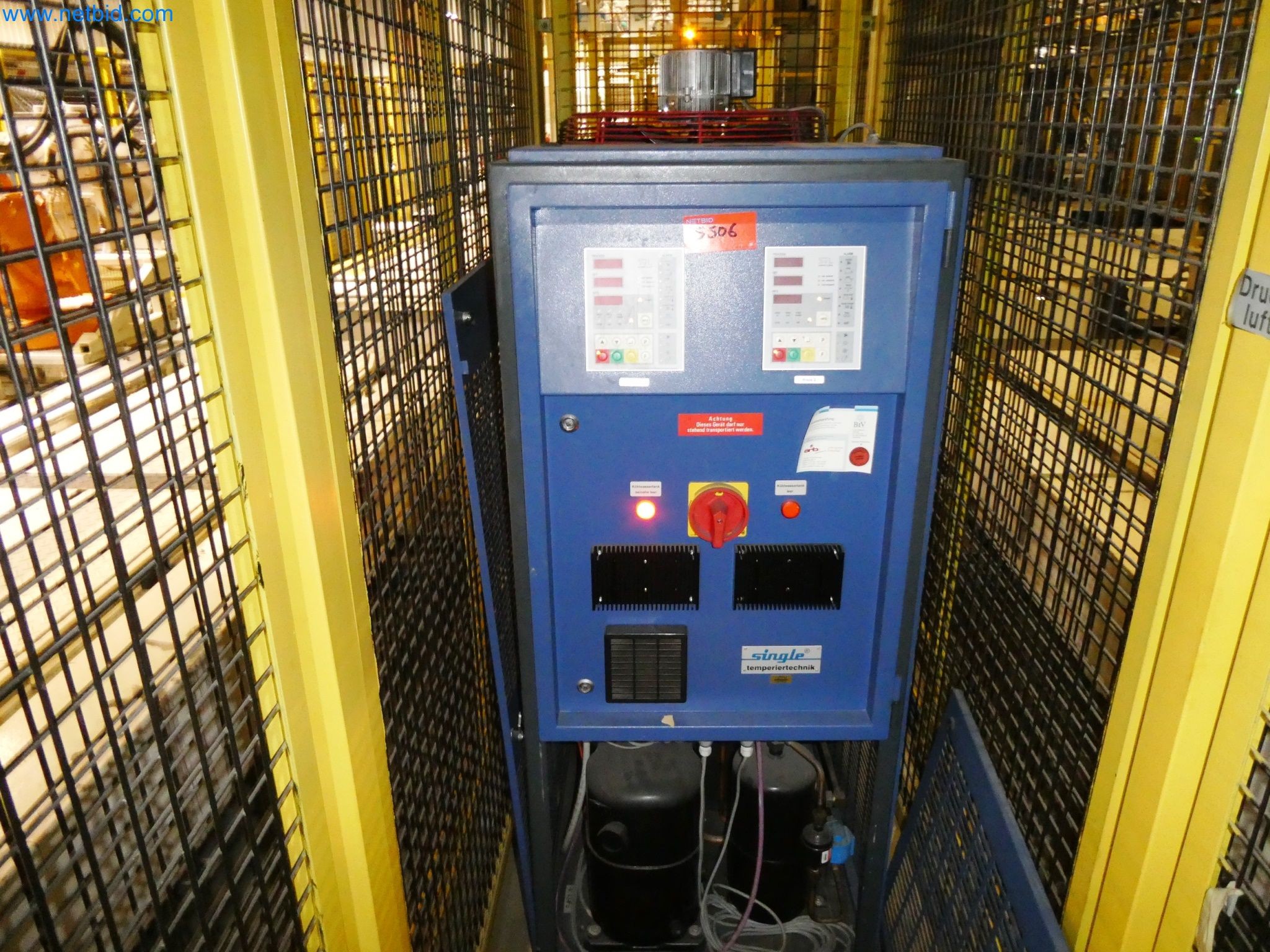 Robots, equipos de soldadura y accesorios de montaje de la industria del automóvil-2