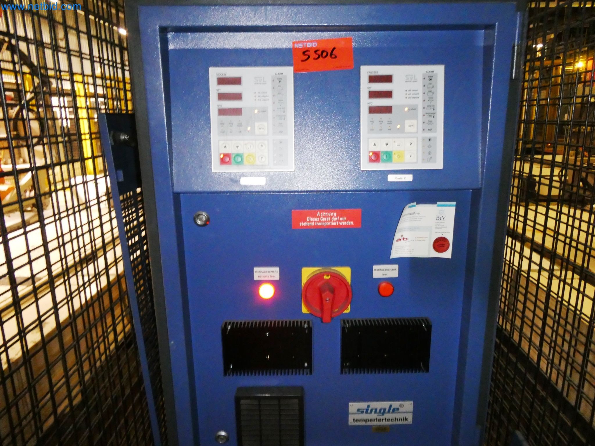 Robots, equipos de soldadura y accesorios de montaje de la industria del automóvil-3