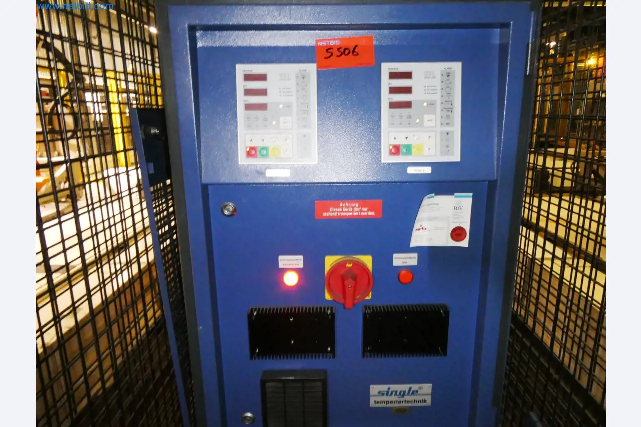 Robots, equipos de soldadura y accesorios de montaje de la industria del automóvil-3