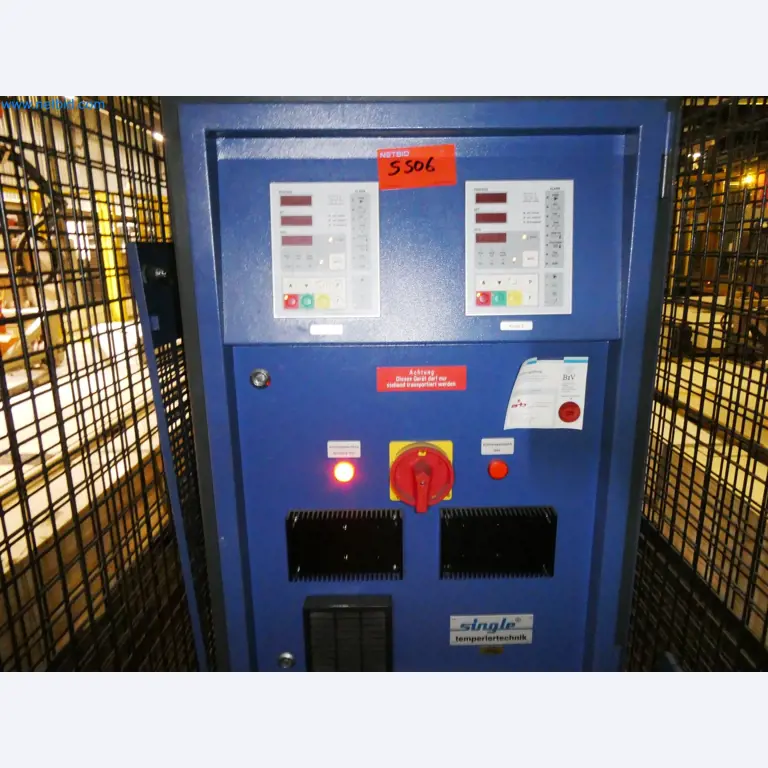 Robots, equipos de soldadura y accesorios de montaje de la industria del automóvil-3