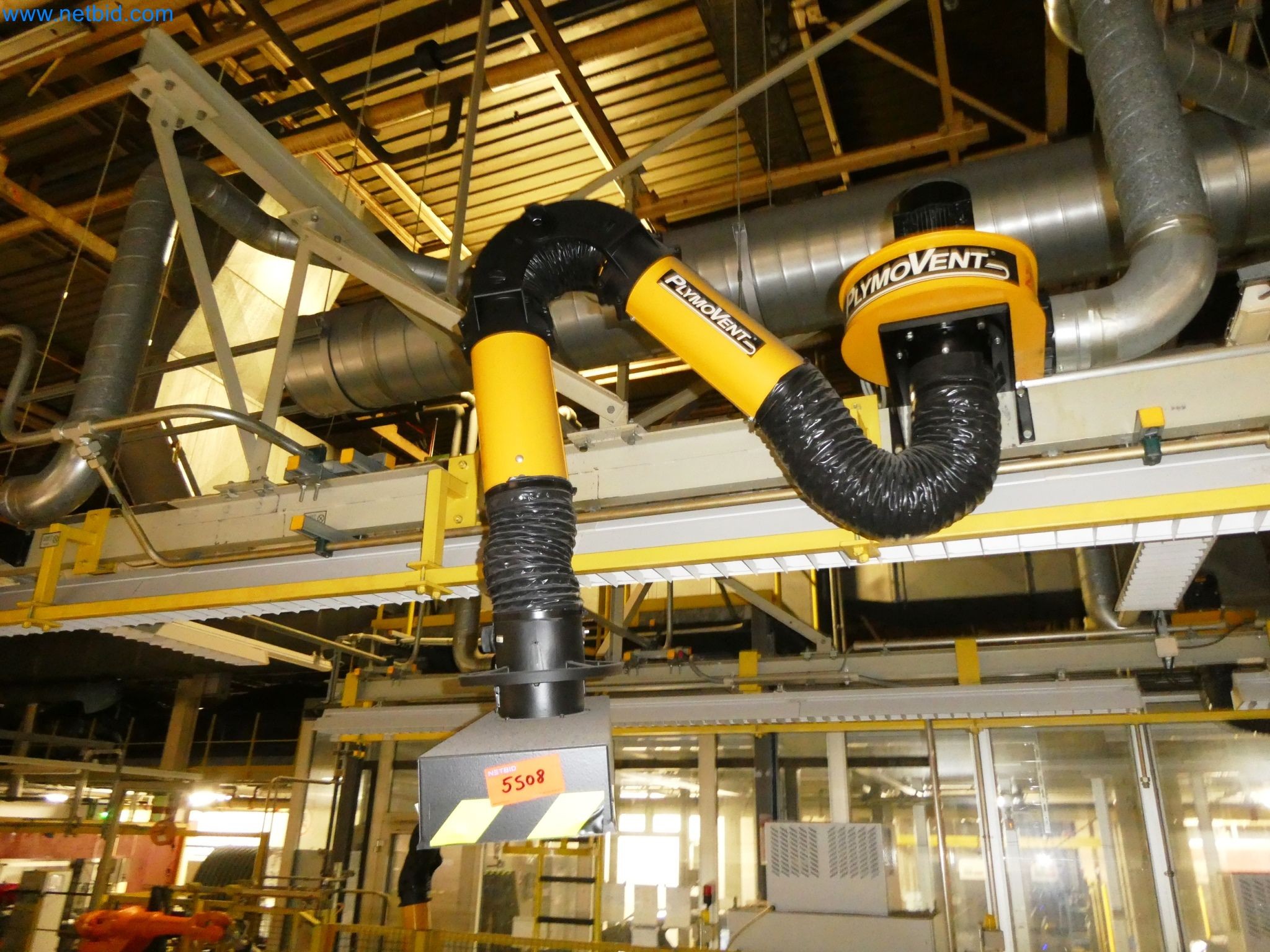 Robots, equipos de soldadura y accesorios de montaje de la industria del automóvil-1