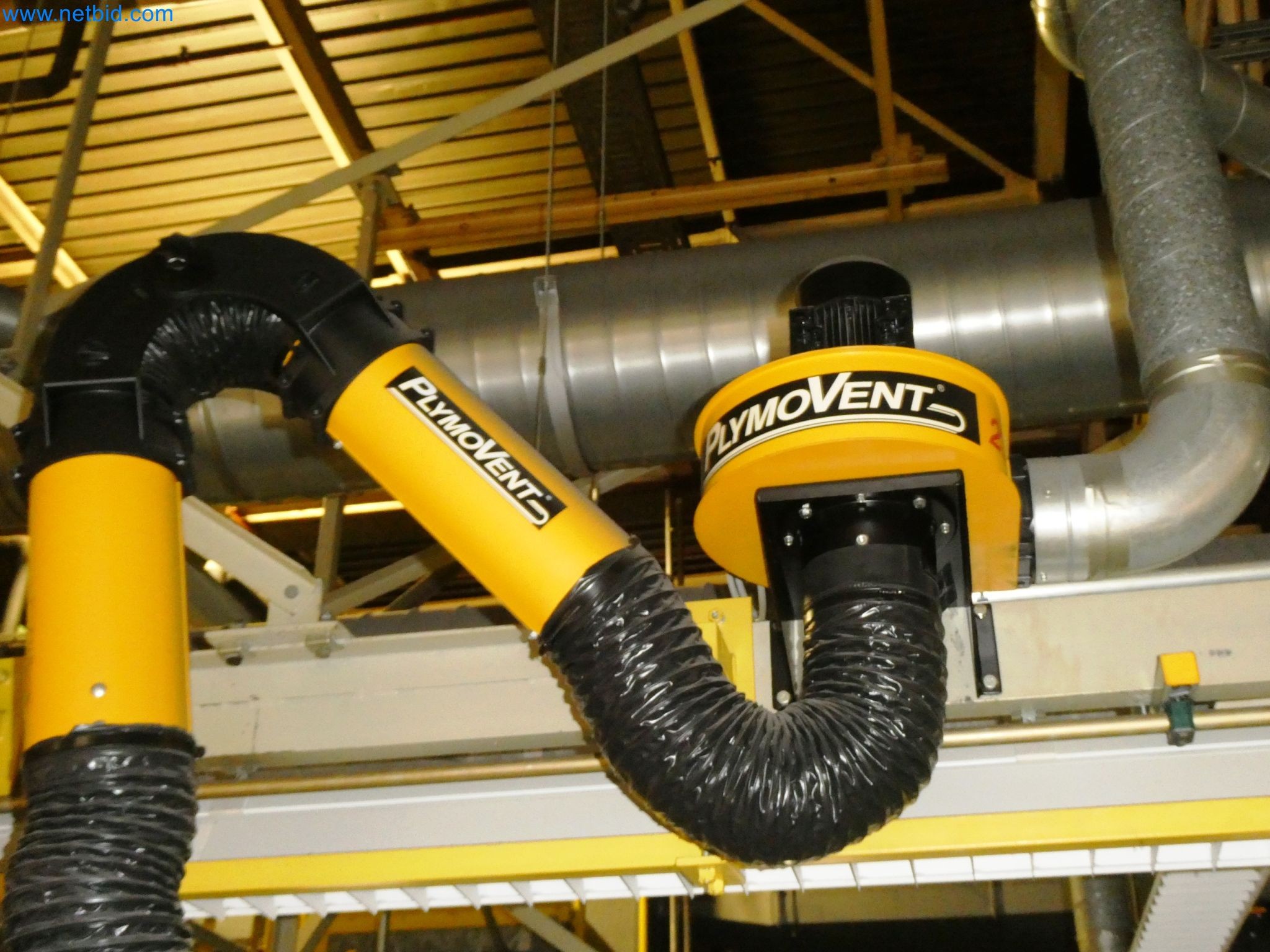 Robots, equipos de soldadura y accesorios de montaje de la industria del automóvil-2