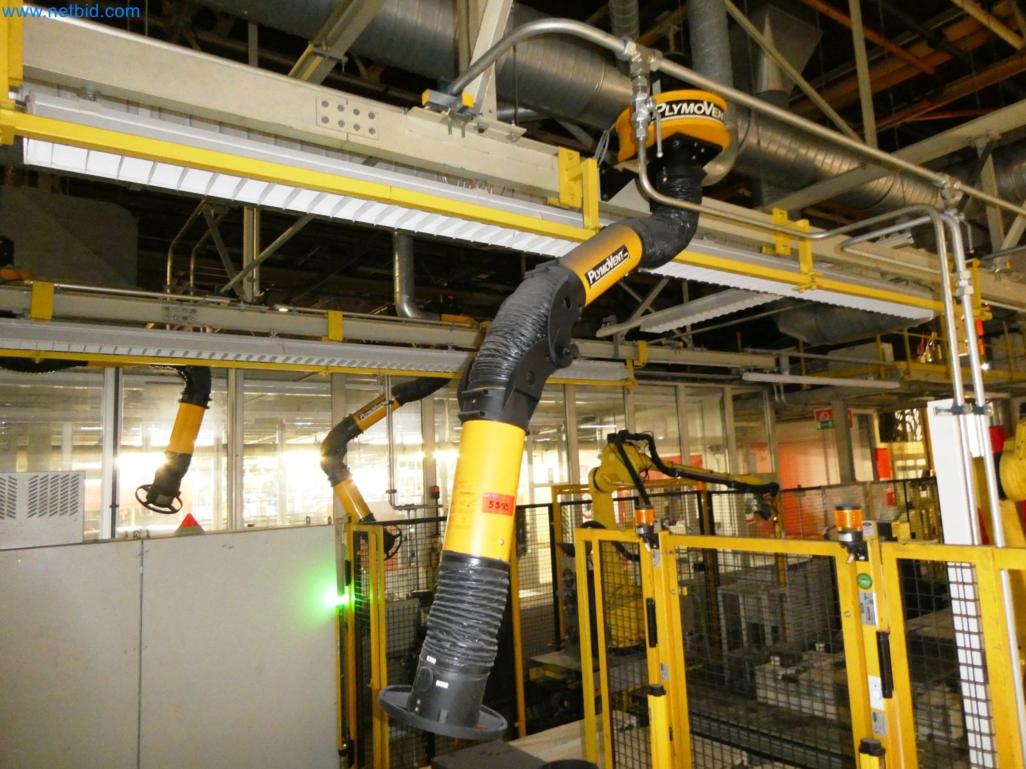 Robots, equipos de soldadura y accesorios de montaje de la industria del automóvil-2