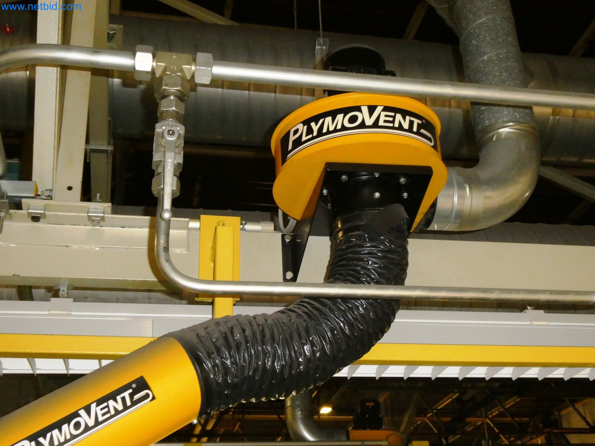 Robots, equipos de soldadura y accesorios de montaje de la industria del automóvil-3