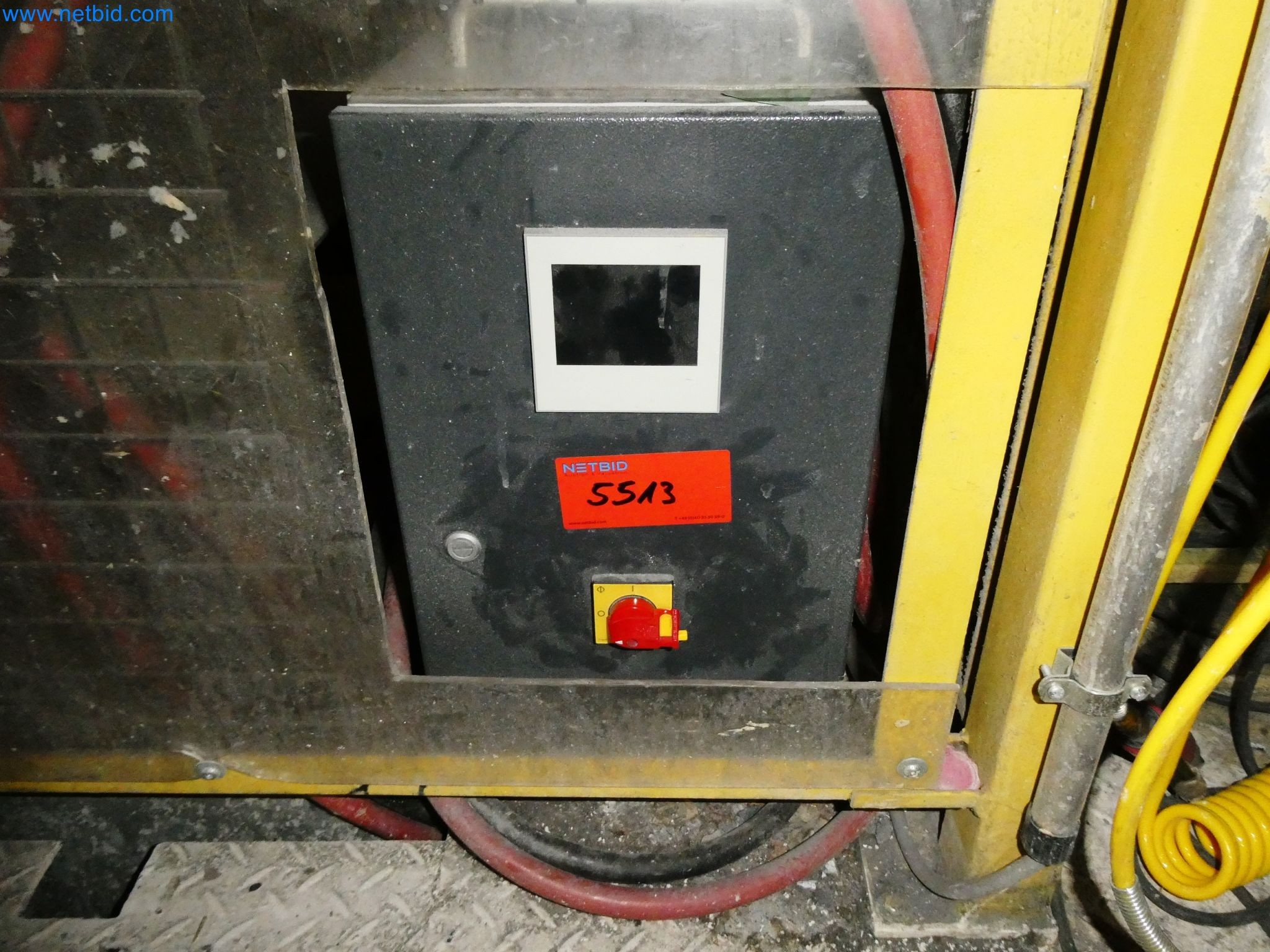 Robots, equipos de soldadura y accesorios de montaje de la industria del automóvil-2