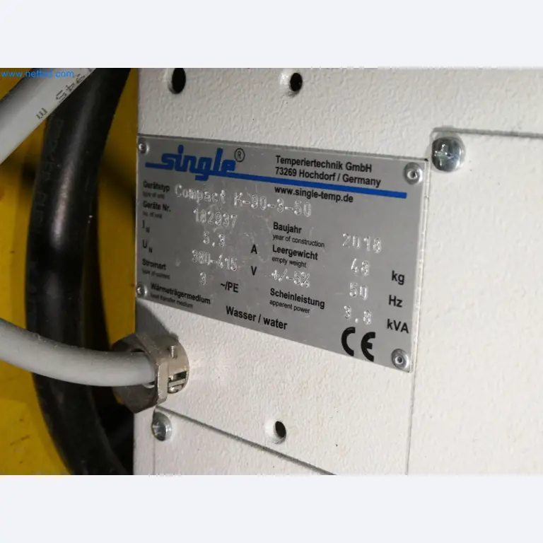 Roboty, sprzęt spawalniczy i akcesoria montażowe z branży motoryzacyjnej-3