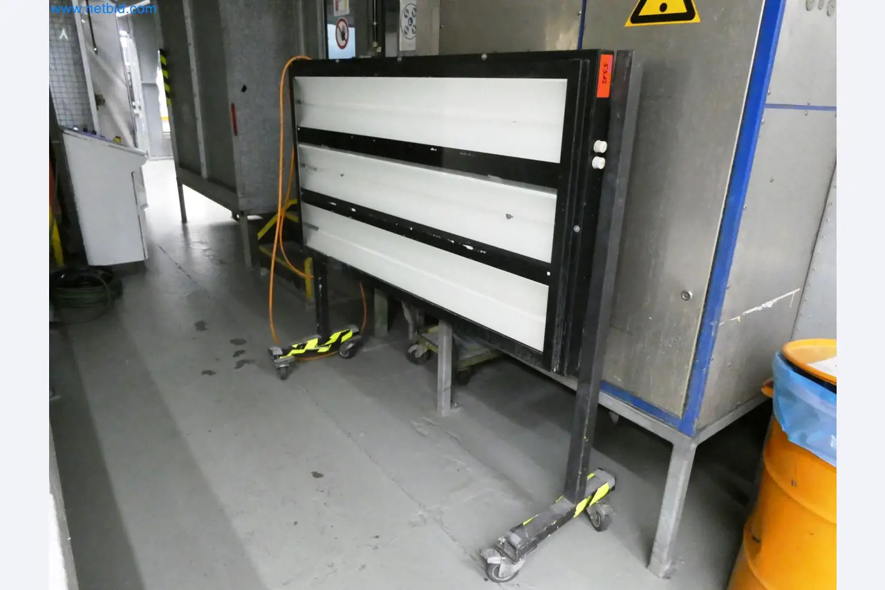 Robôs, equipamento de soldadura e acessórios de montagem da indústria automóvel-1