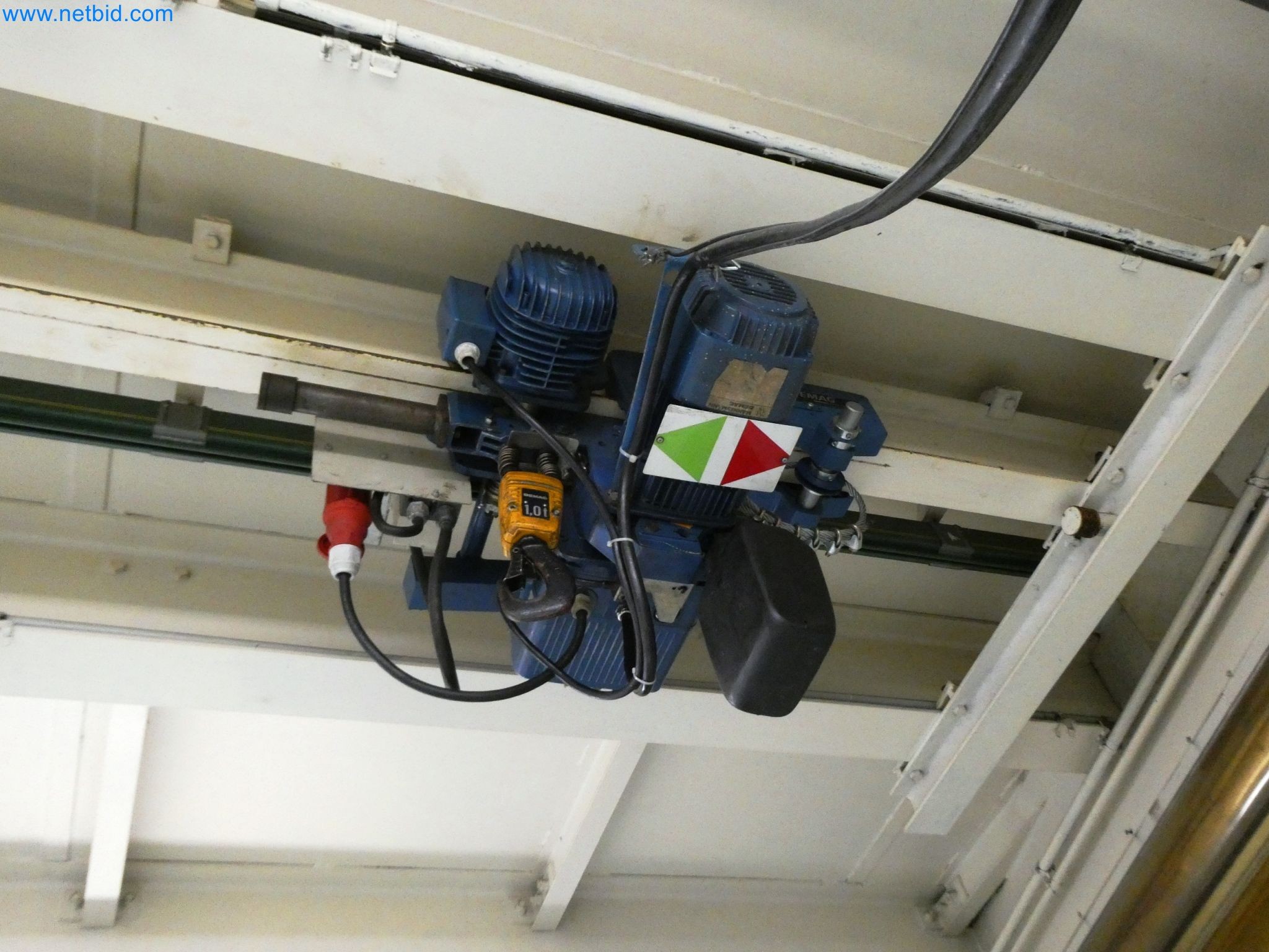 Robôs, equipamento de soldadura e acessórios de montagem da indústria automóvel-1