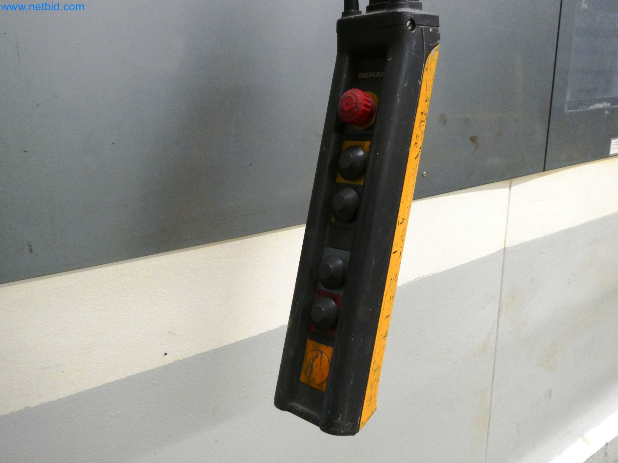 Robôs, equipamento de soldadura e acessórios de montagem da indústria automóvel-2