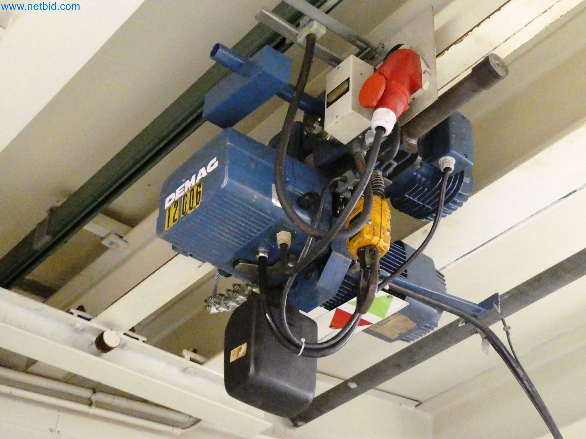 Robôs, equipamento de soldadura e acessórios de montagem da indústria automóvel-3