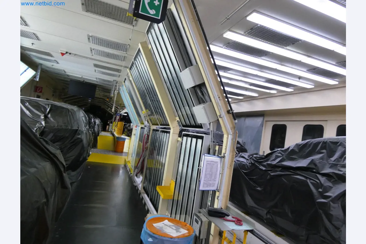 Roboty, sprzęt spawalniczy i akcesoria montażowe z branży motoryzacyjnej-10