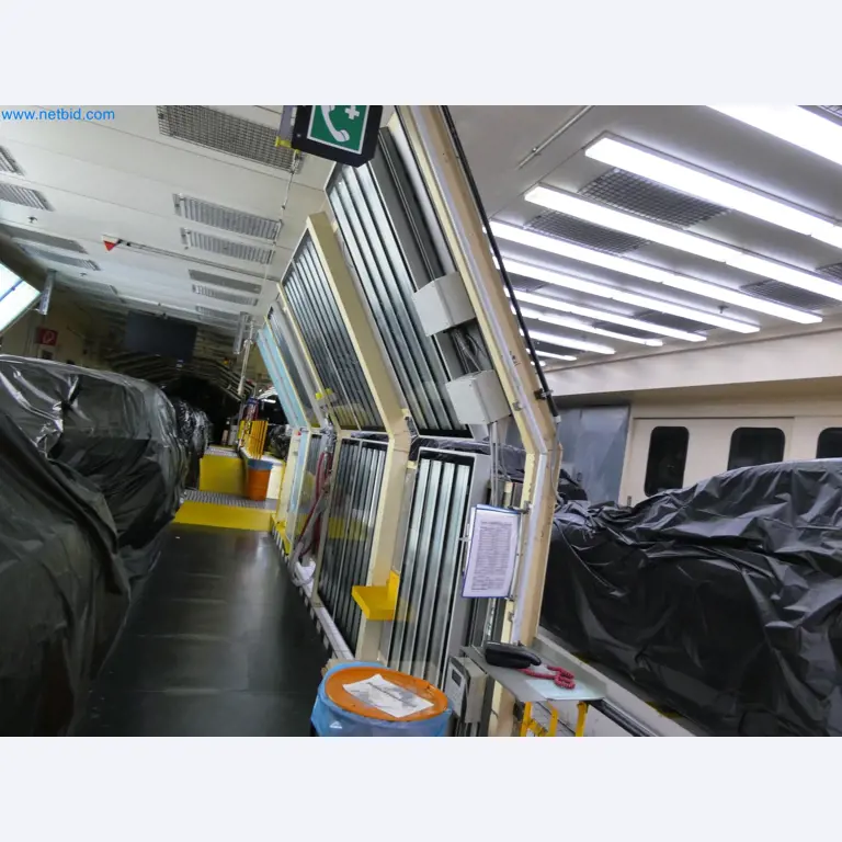 Roboty, sprzęt spawalniczy i akcesoria montażowe z branży motoryzacyjnej-10