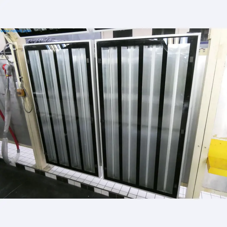 Roboty, sprzęt spawalniczy i akcesoria montażowe z branży motoryzacyjnej-7