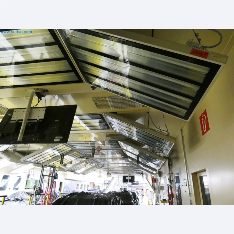 Roboty, sprzęt spawalniczy i akcesoria montażowe z branży motoryzacyjnej-3