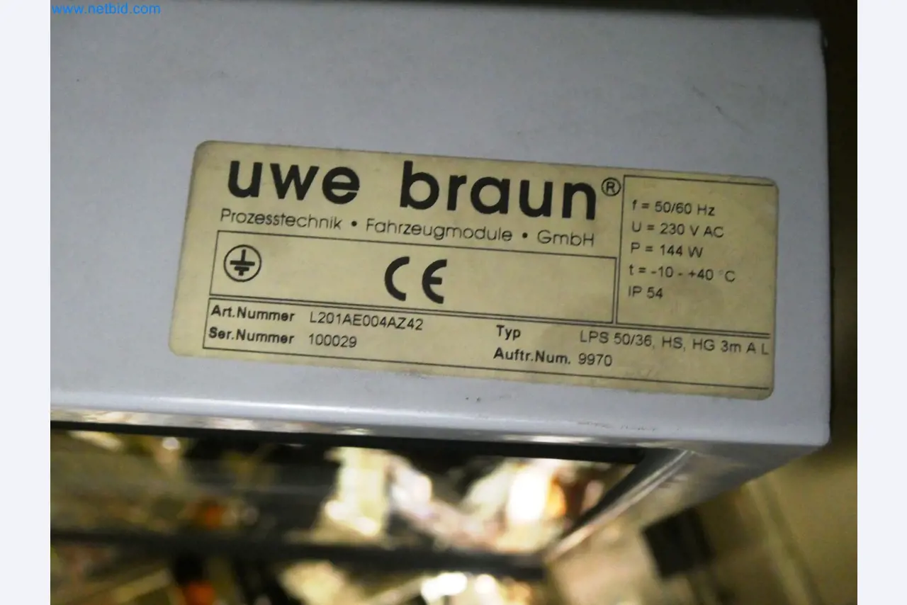 Roboti, varilna oprema in pripomočki za montažo iz avtomobilske industrije-3