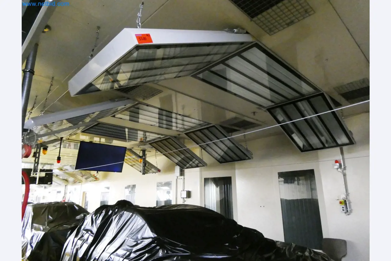 Roboti, varilna oprema in pripomočki za montažo iz avtomobilske industrije-4