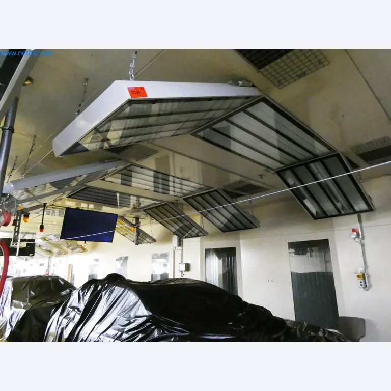 Roboti, varilna oprema in pripomočki za montažo iz avtomobilske industrije-4