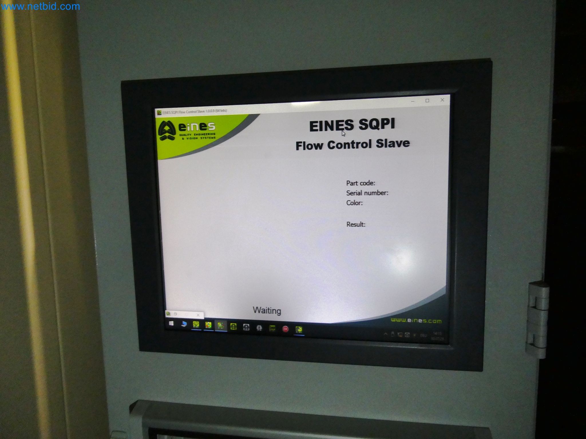 Roboty, sprzęt spawalniczy i akcesoria montażowe z branży motoryzacyjnej-6