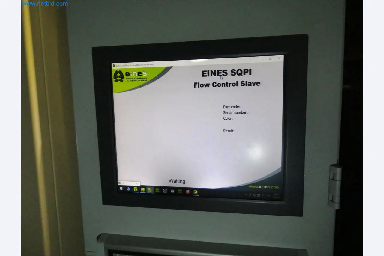 Roboty, sprzęt spawalniczy i akcesoria montażowe z branży motoryzacyjnej-6