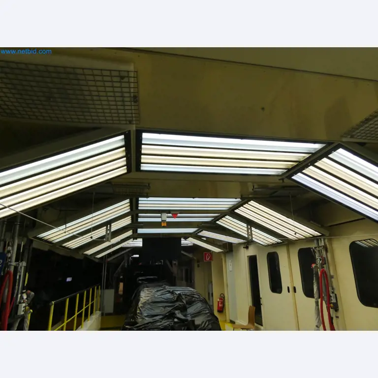 Roboty, sprzęt spawalniczy i akcesoria montażowe z branży motoryzacyjnej-2