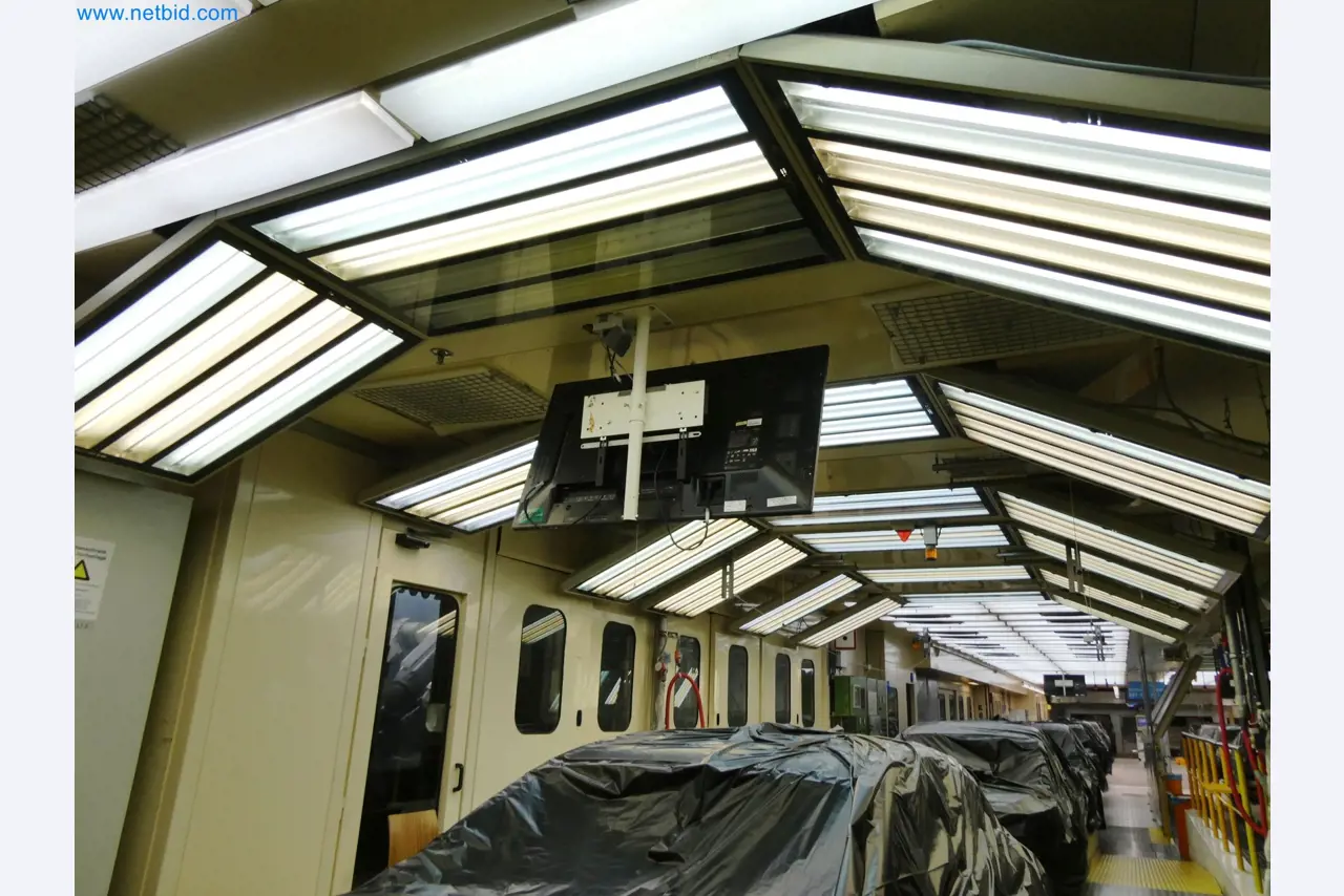 Roboty, sprzęt spawalniczy i akcesoria montażowe z branży motoryzacyjnej-3