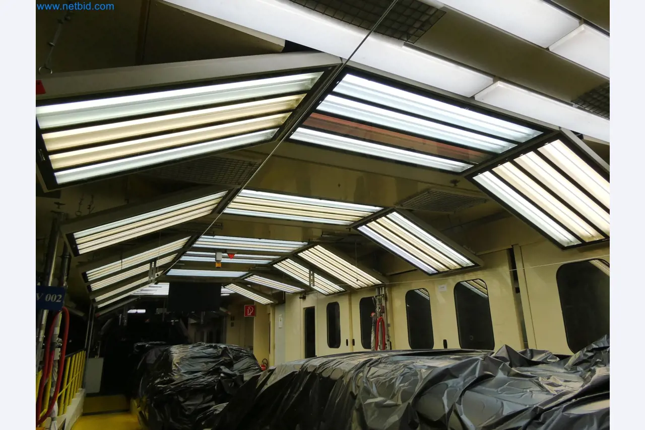 Roboty, sprzęt spawalniczy i akcesoria montażowe z branży motoryzacyjnej-5