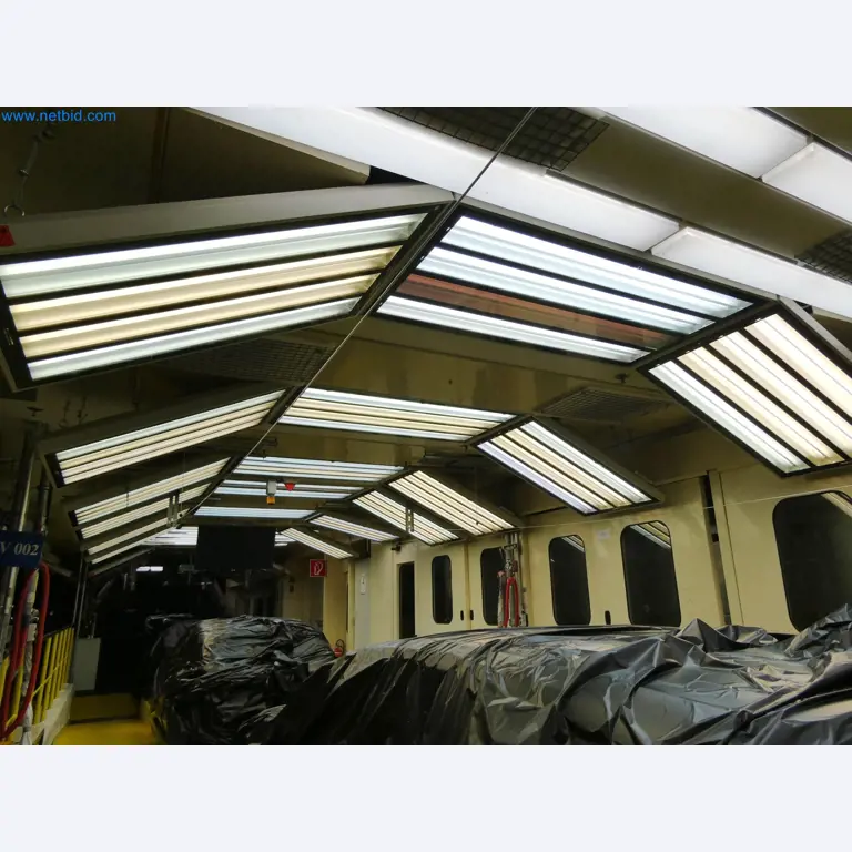 Roboty, sprzęt spawalniczy i akcesoria montażowe z branży motoryzacyjnej-5