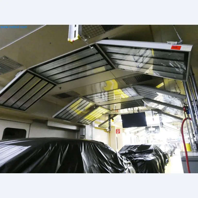 Roboty, sprzęt spawalniczy i akcesoria montażowe z branży motoryzacyjnej-2