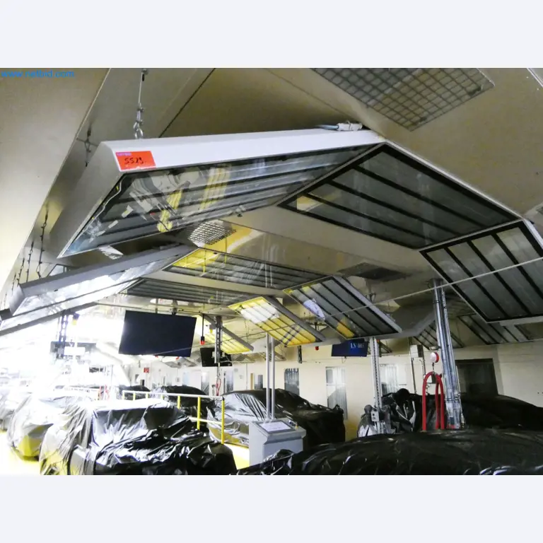 Roboty, sprzęt spawalniczy i akcesoria montażowe z branży motoryzacyjnej-3