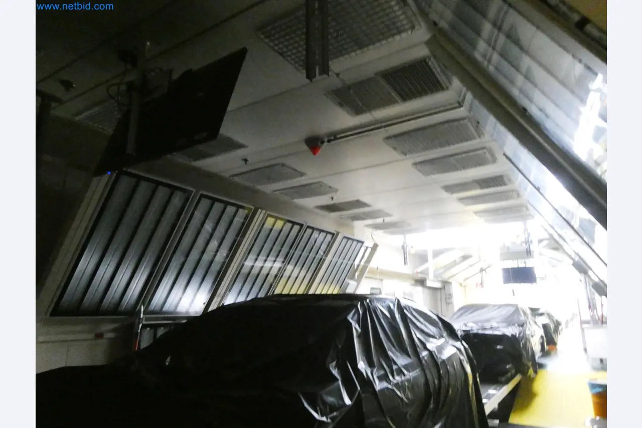 Roboti, varilna oprema in pripomočki za montažo iz avtomobilske industrije-3