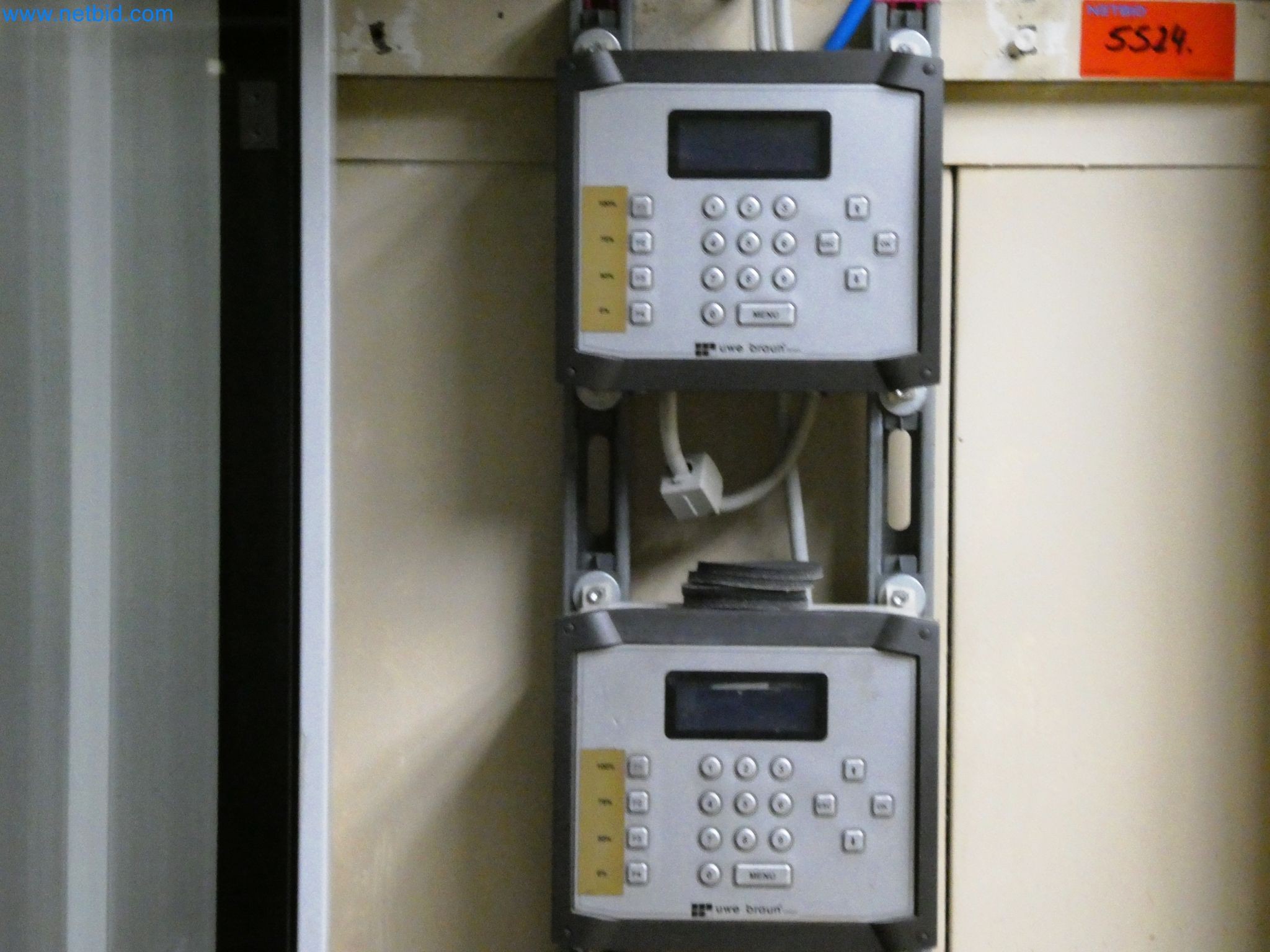 Roboti, varilna oprema in pripomočki za montažo iz avtomobilske industrije-4