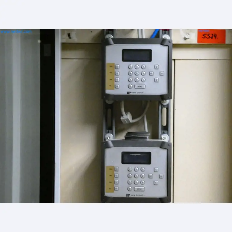 Roboti, varilna oprema in pripomočki za montažo iz avtomobilske industrije-4