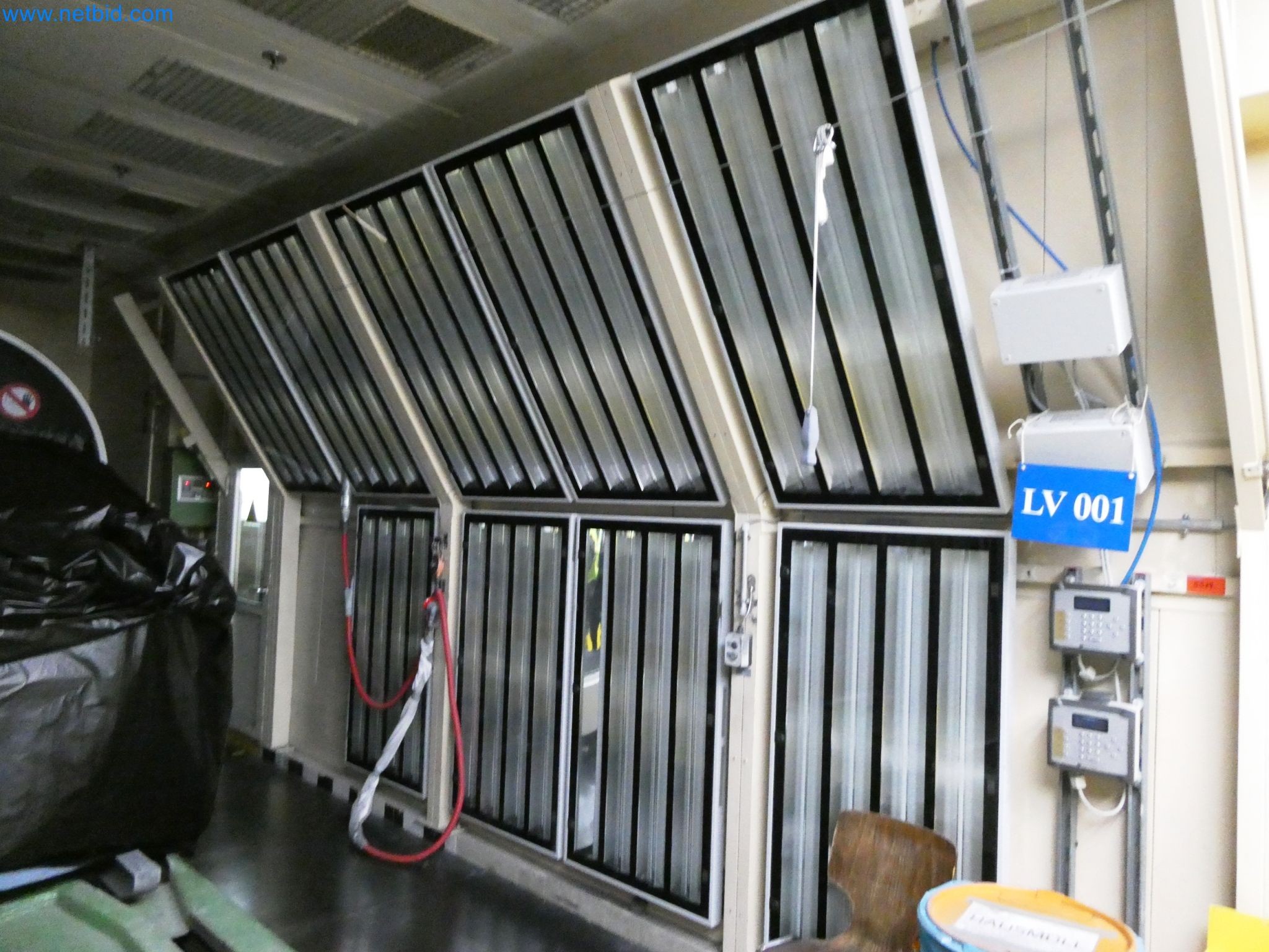 Roboti, varilna oprema in pripomočki za montažo iz avtomobilske industrije-5