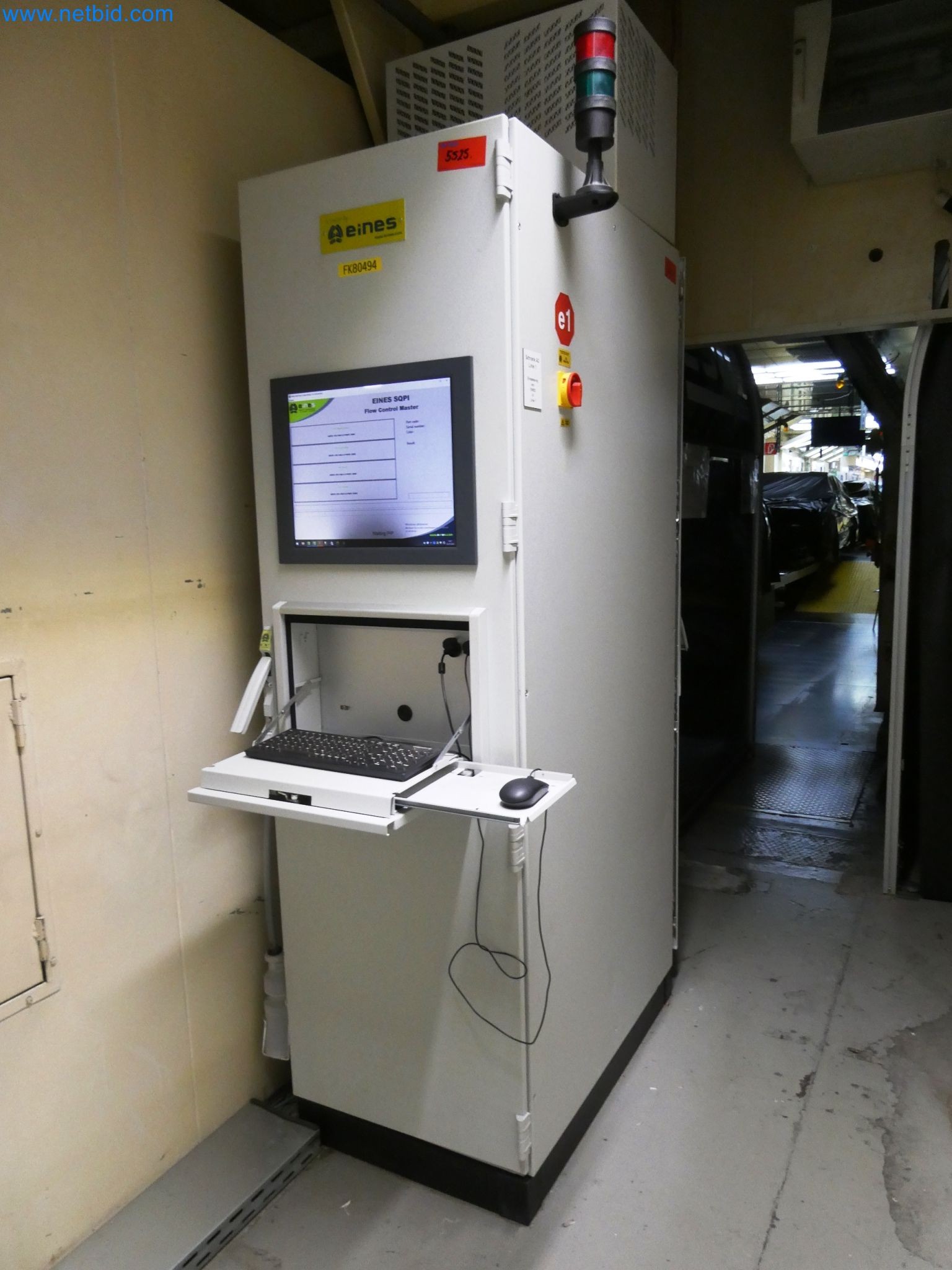 Roboty, svařovací zařízení a montážní příslušenství z automobilového průmyslu-3