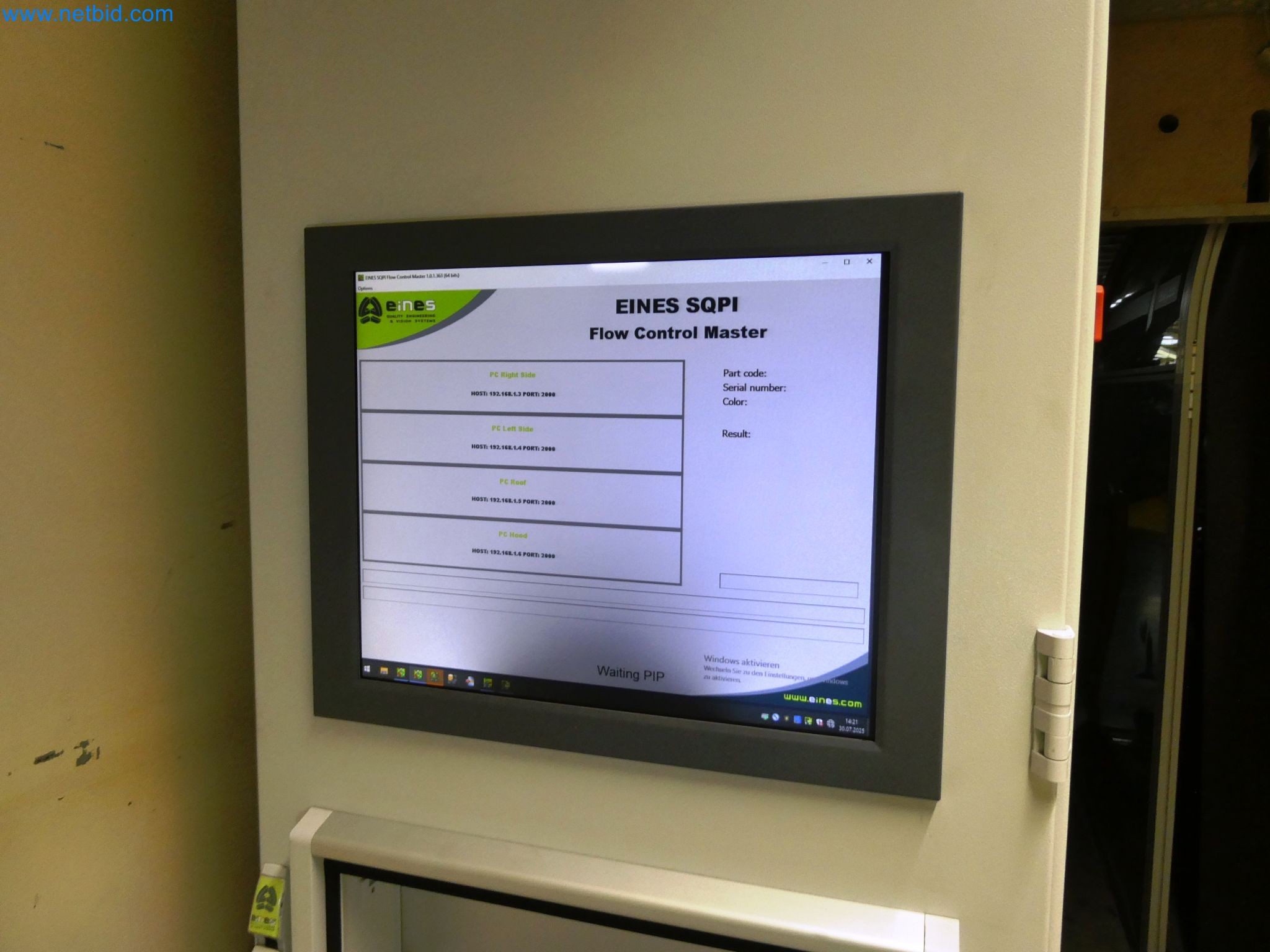 Roboty, svařovací zařízení a montážní příslušenství z automobilového průmyslu-4