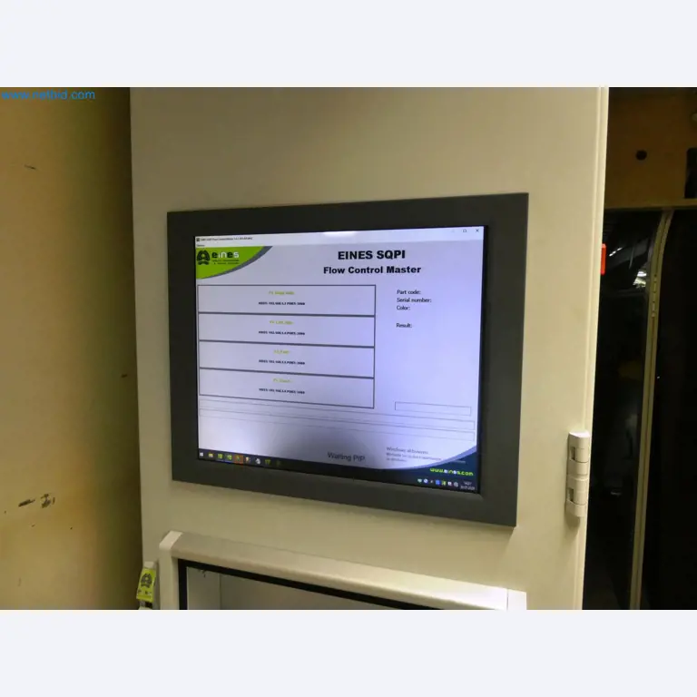 Roboty, sprzęt spawalniczy i akcesoria montażowe z branży motoryzacyjnej-4