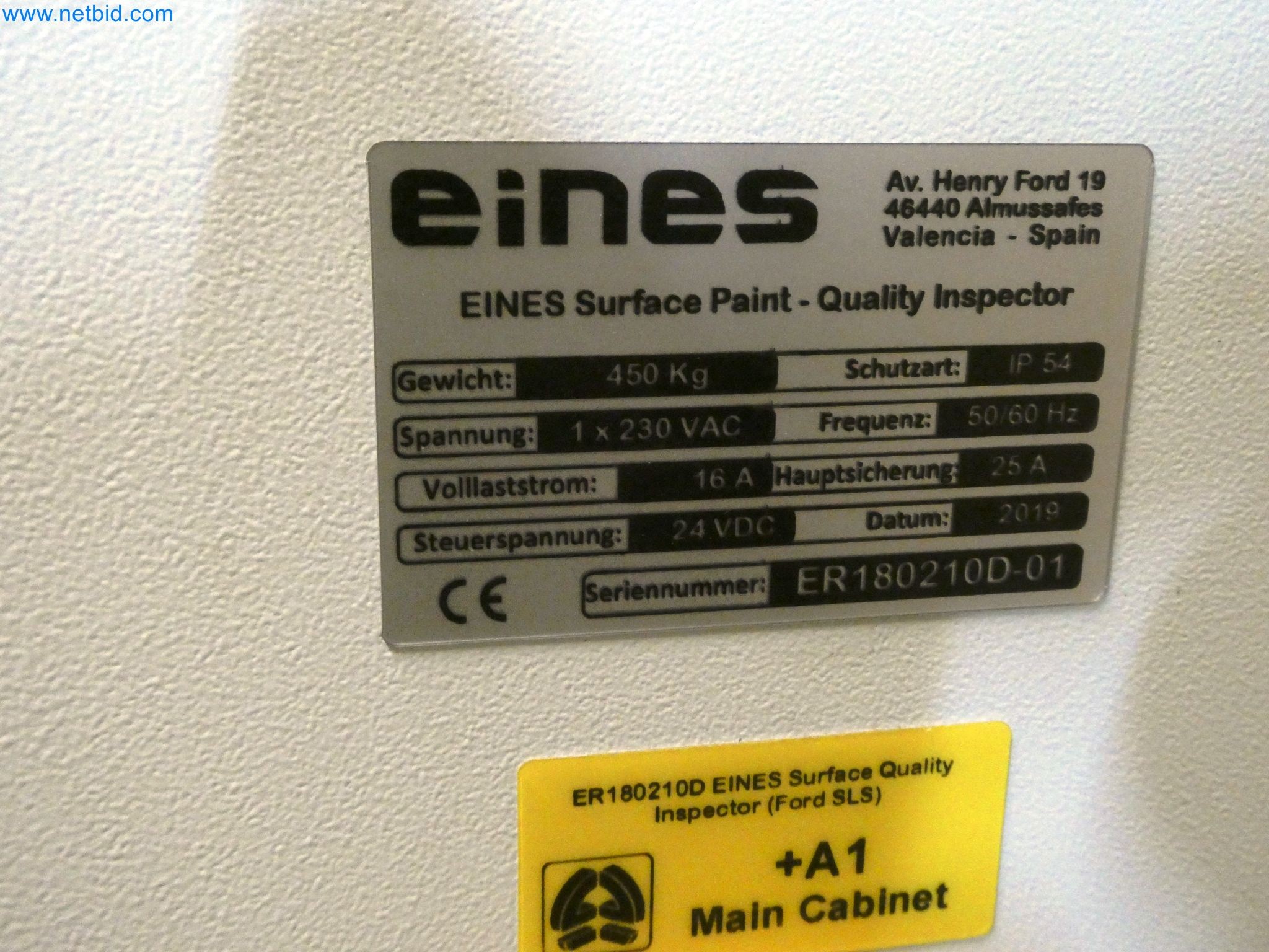 Roboty, svařovací zařízení a montážní příslušenství z automobilového průmyslu-7