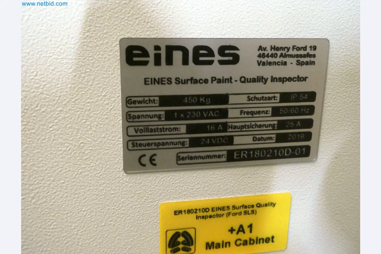 Roboty, sprzęt spawalniczy i akcesoria montażowe z branży motoryzacyjnej-7